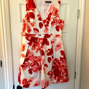 Ellen Tracy, size 16, white with red floral